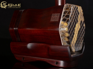 【已售】龙韵藏品龙头紫檀二胡8861 琴诗