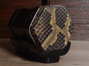 【已售】龙韵入门黑檀二胡 编号: 12820 赛马